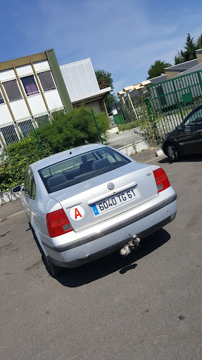 Aperçu des activités de la casse automobile SEVA située à LONGJUMEAU (91160)